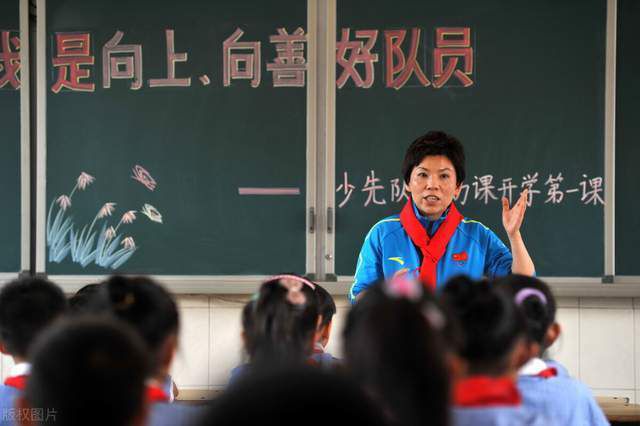 维尼修斯在此前代表巴西国家队的比赛中遭遇肌肉伤势并且缺席至今，球员今日进行了受伤后的首次触球训练。